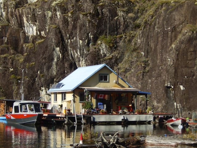 lake floating cabin house (14)