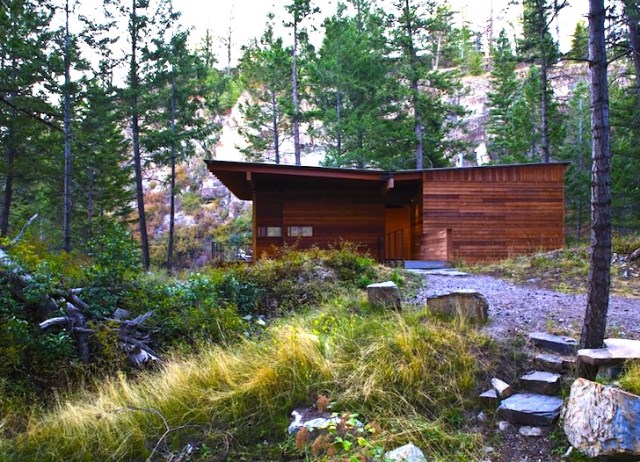 minimalist cabin home on the hills (4)