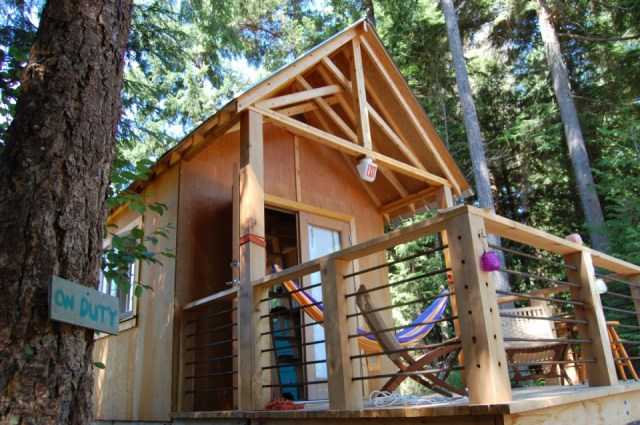 tiny-rustic-cabin (2)