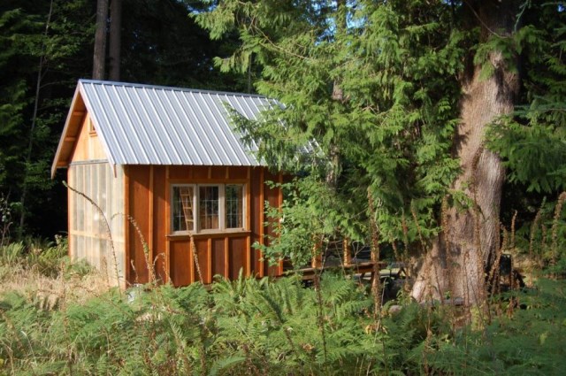 tiny-rustic-cabin (3)