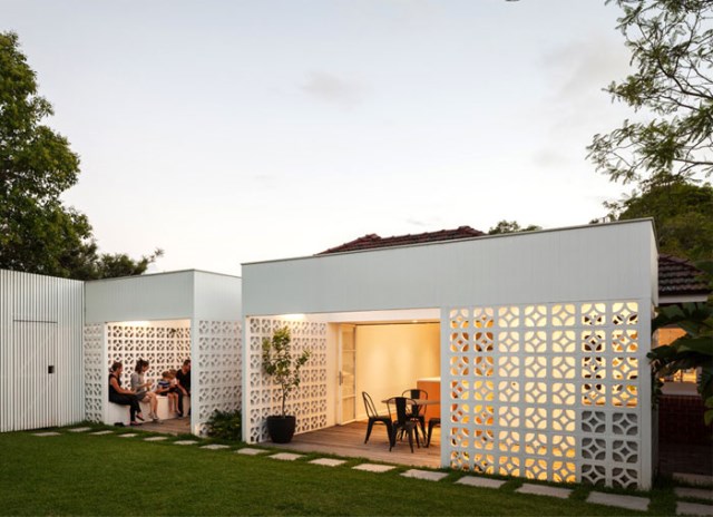 Modern contemporary home Decorated with minimalist concrete blocks (15)