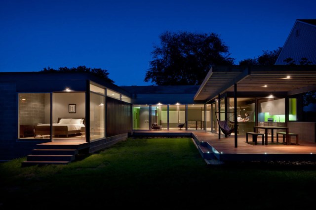 Modern house airy Designed wood and glass (5)