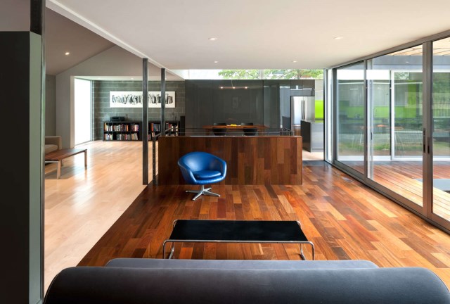 Modern house airy Designed wood and glass (8)