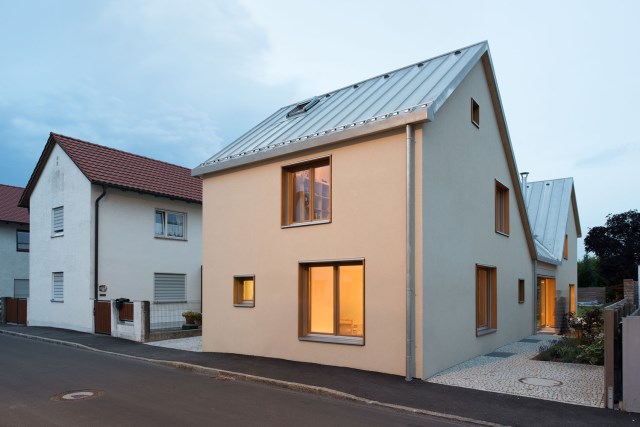 Two-storey house minimalist style (12)