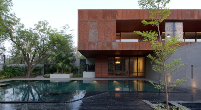 Villa house with swimming pools (9)
