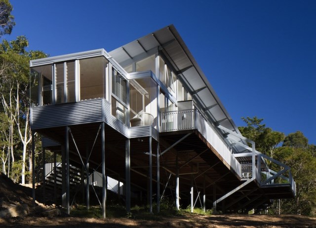 eco modern house on steel stilts (1)
