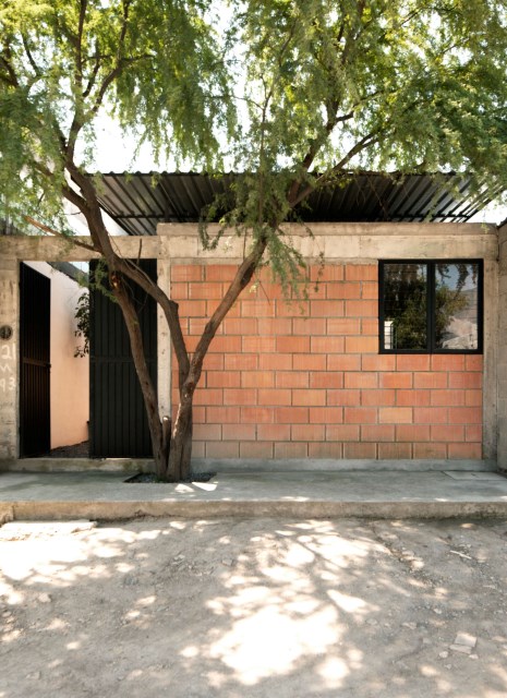 small Modern house Decorated with cement and bricks (3)