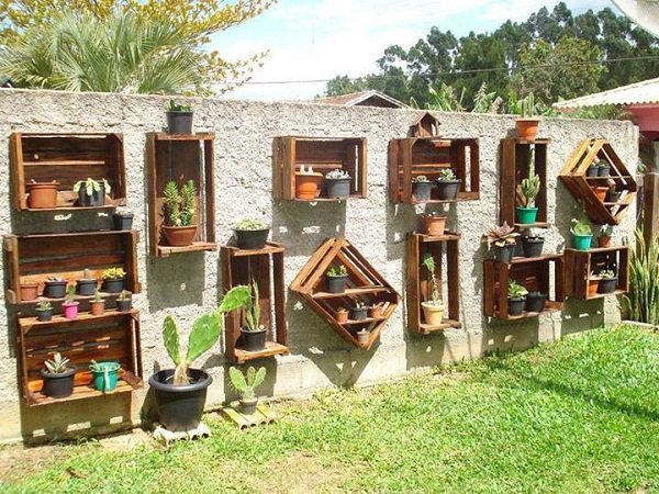 23-interesting-diy-garden-decorations-that-anyone-can-do (8)