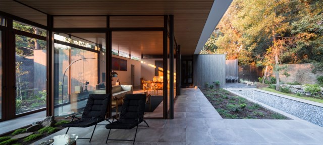 Modern house modern materials between nature (12)
