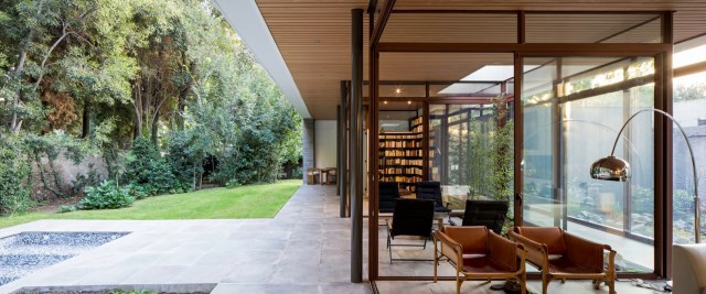 Modern house modern materials between nature (13)