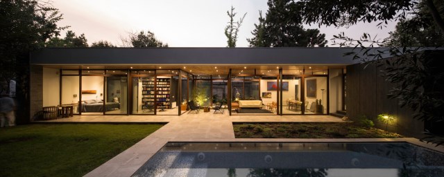 Modern house modern materials between nature (4)