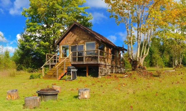 compact cabin cottage platform house (11)