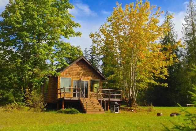 compact cabin cottage platform house (12)