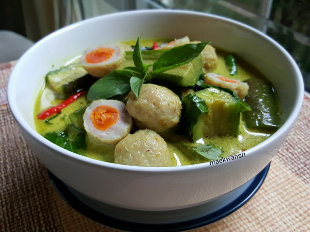 green curry fish ball with salted egg recipe (7)