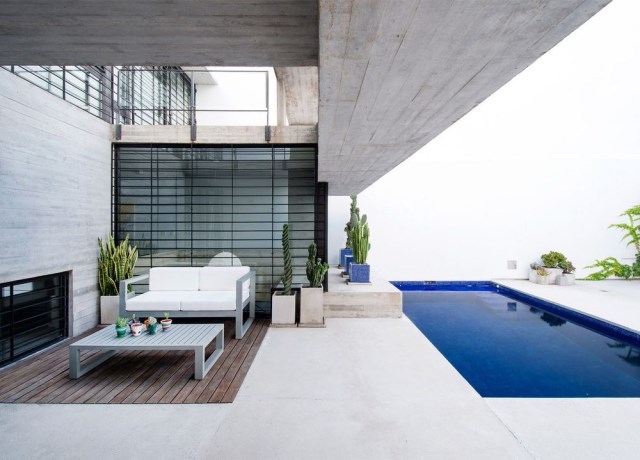 two-story Modern house decorated with cement With swimming pool (1)