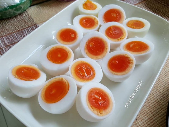 boiled-eggs-with-sweet-sour-hot-sauce (2)