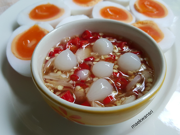 boiled-eggs-with-sweet-sour-hot-sauce (3)