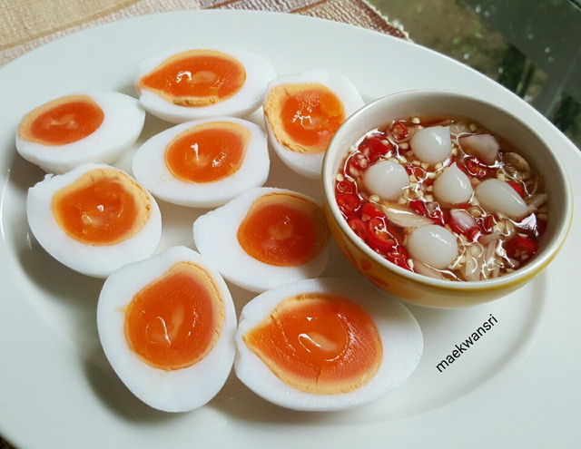boiled-eggs-with-sweet-sour-hot-sauce (4)