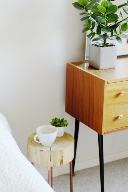 15-ideas-for-small-space-bedside-table (9)