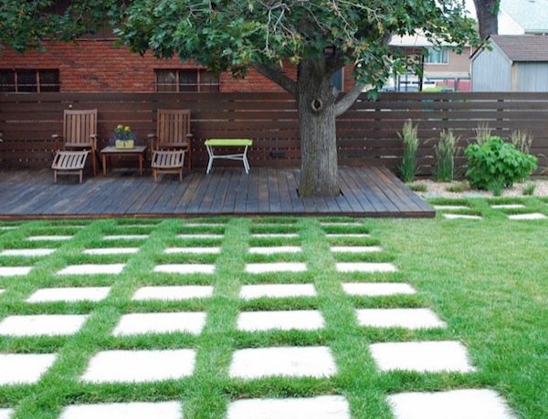 27-gorgeous-ideas-for-properly-decorating-lawn (18)