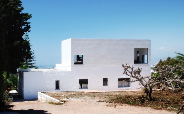 Modern Mediterranean house in seaside (10)