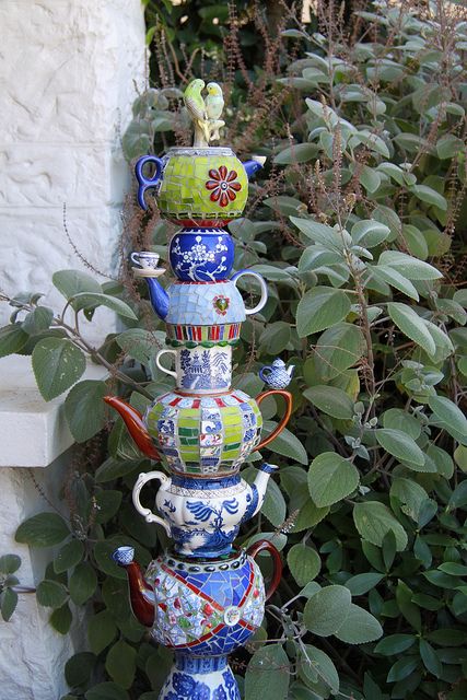 22-diy-ideas-old-teapot-to-flowerpot-8