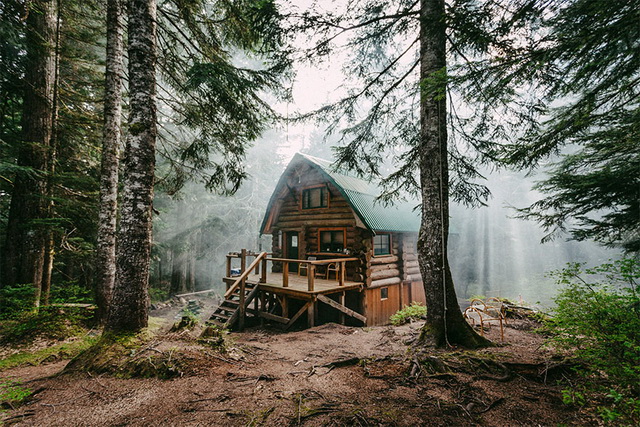 45 cozy-cabins-in-the-woods (12)