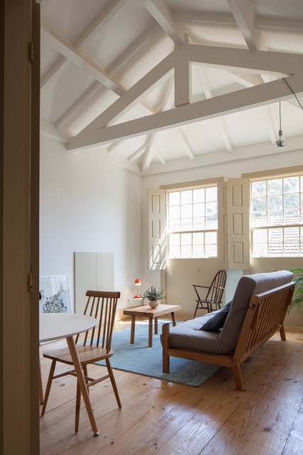 classic-townhomes-renovate-to-minimalist-style-loft-8