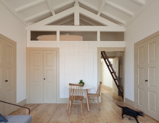 classic-townhomes-renovate-to-minimalist-style-loft-9