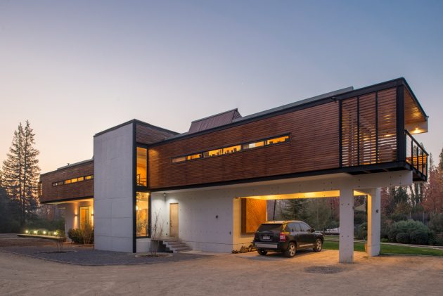 modern-villa-house-materials-of-steel-wood-and-cement-2