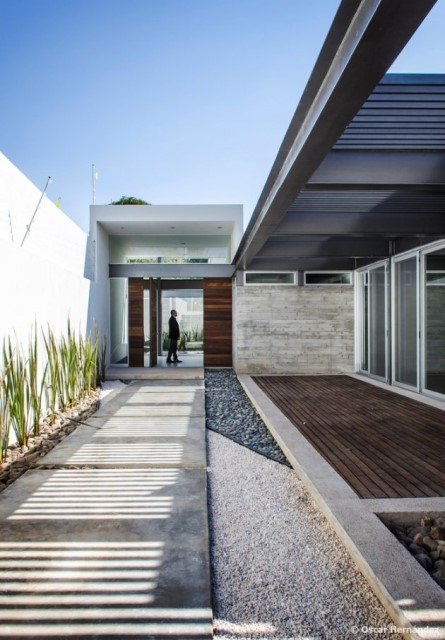 large-home-villa-style-modernloft-design-15