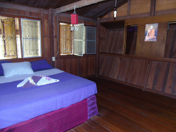 simple and cozy wooden hut on phangan island 999 (6)