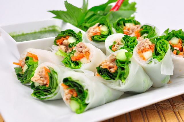spring roll with spicy green sauce recipe (2)