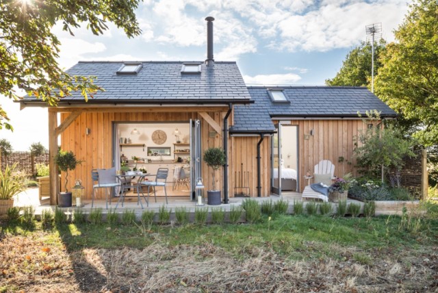 wooden-cottages-house-minimalist-interiors-7