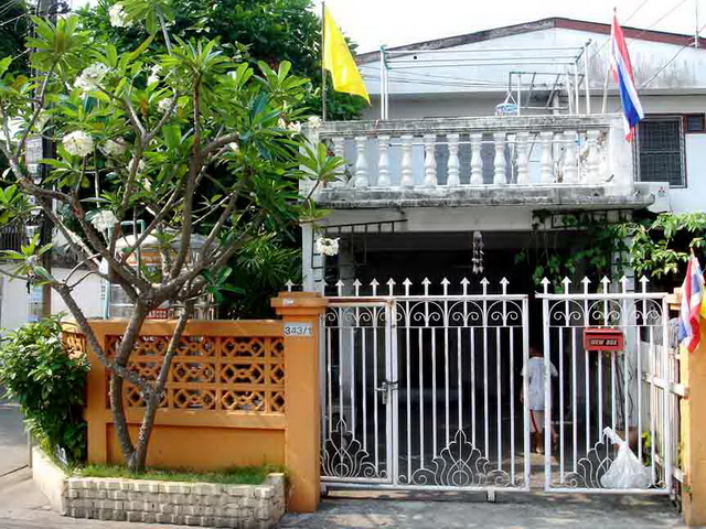 30-yrs-yellow-house-renovation-review-2
