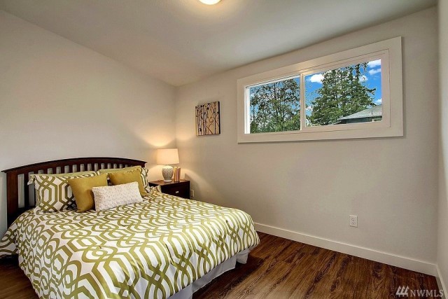 contemporary-home-gray-tone-2-bedroom-1-bathroom-with-shady-garden-1