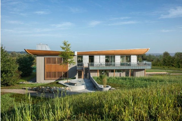 two-story-house-on-stilts-modern-style-13