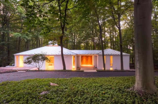 cottage-house-with-minimalist-decor-23