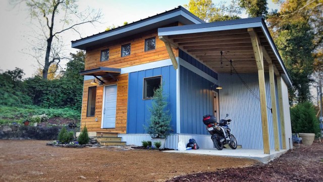 wooden-cabins-house-color-scheme-17
