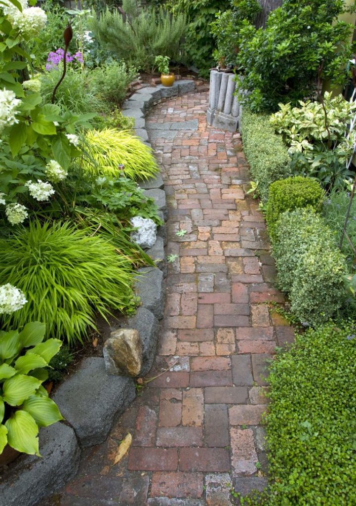 15-texture-ideas-for-garden-pathway-4