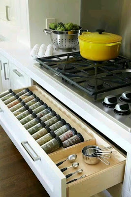 27-creative-and-clever-organized-tables-and-shelves-2