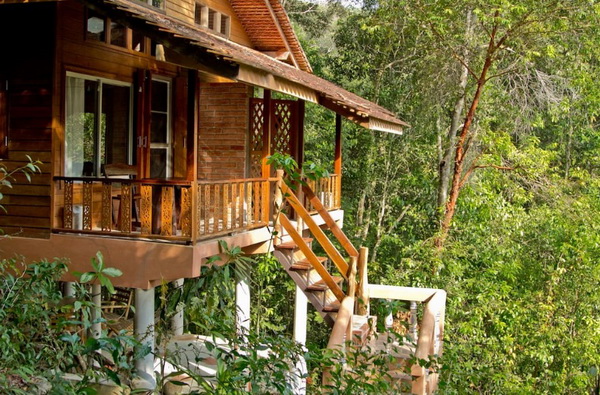 eco-wooden-resort-cottage-in-jungle-3