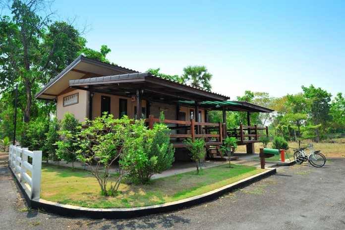 1 storey traditional thai house with wide patio (7)