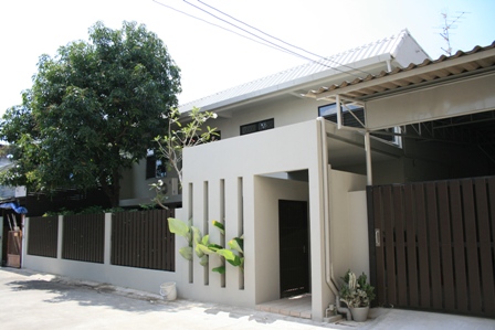 30 yrs townhouse renovated into gorgeous single house review (3)