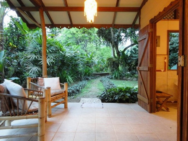 small house in garden costarica (2)