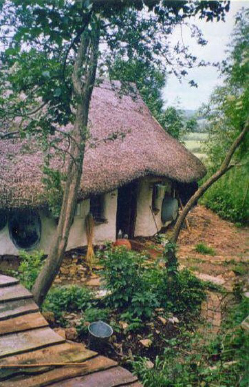 retired-teacher-builds-hobbit-home (2)
