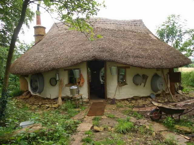 retired-teacher-builds-hobbit-home (8)