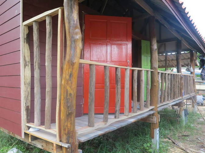 บ้านไม้ทรงใต้ถุน สร้างจากวัสดุรีไซเคิล ด้วยแนวคิดชีวิตพอเพียง – NaiBann ...