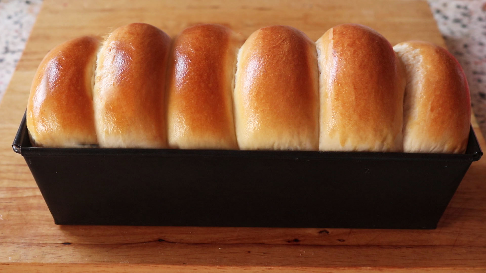 ชวนทำ “ขนมปังซอฟต์เบรด” เนื้อแป้งนุ่มฟู ทำง่าย สูตรนี้ไม่ต้องใช้ไข่ไก่