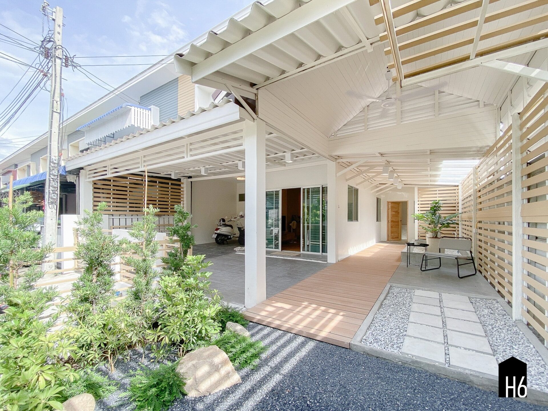 รีโนเวททาวน์เฮ้าส์เก่า สู่บ้านใหม่แนวมินิมอล พร้อมสวนหินหน้าบ้านเพื่อ ...